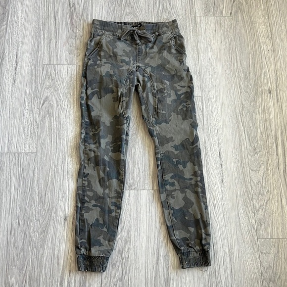 Rue 21 Camo Jogger Pants Size Small - Picture 1 of 8